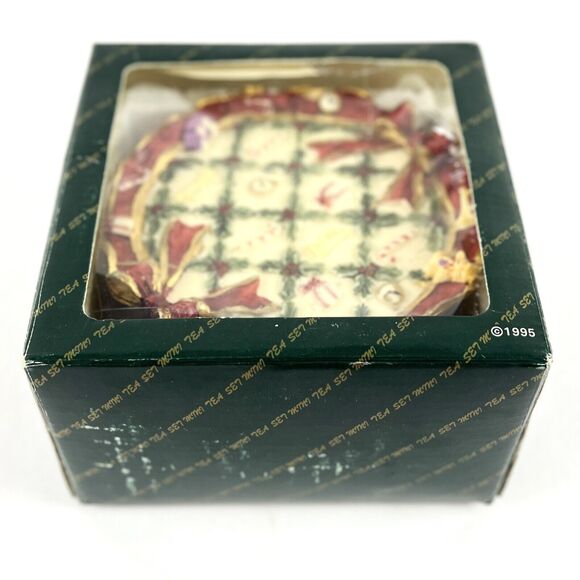 VTG Christmas Miniature Tea Set Santa Elves Workshop Resin Figurines intricate - Picture 3 of 16